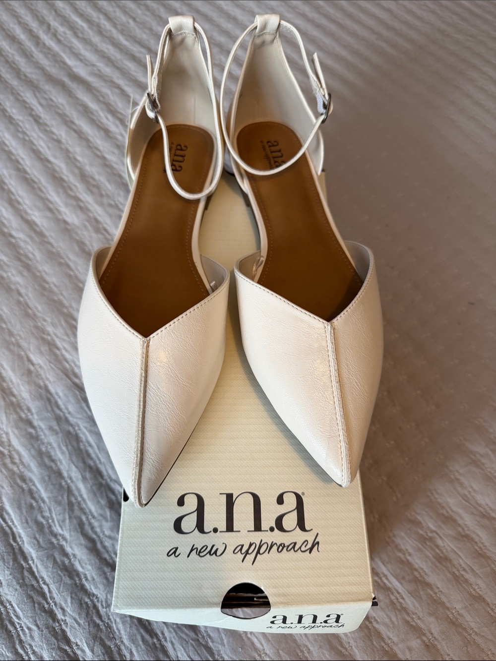 a.n.a Cream Pointed-Toe Ankle Strap Mary Jane Flats 9 ❤️ NWT